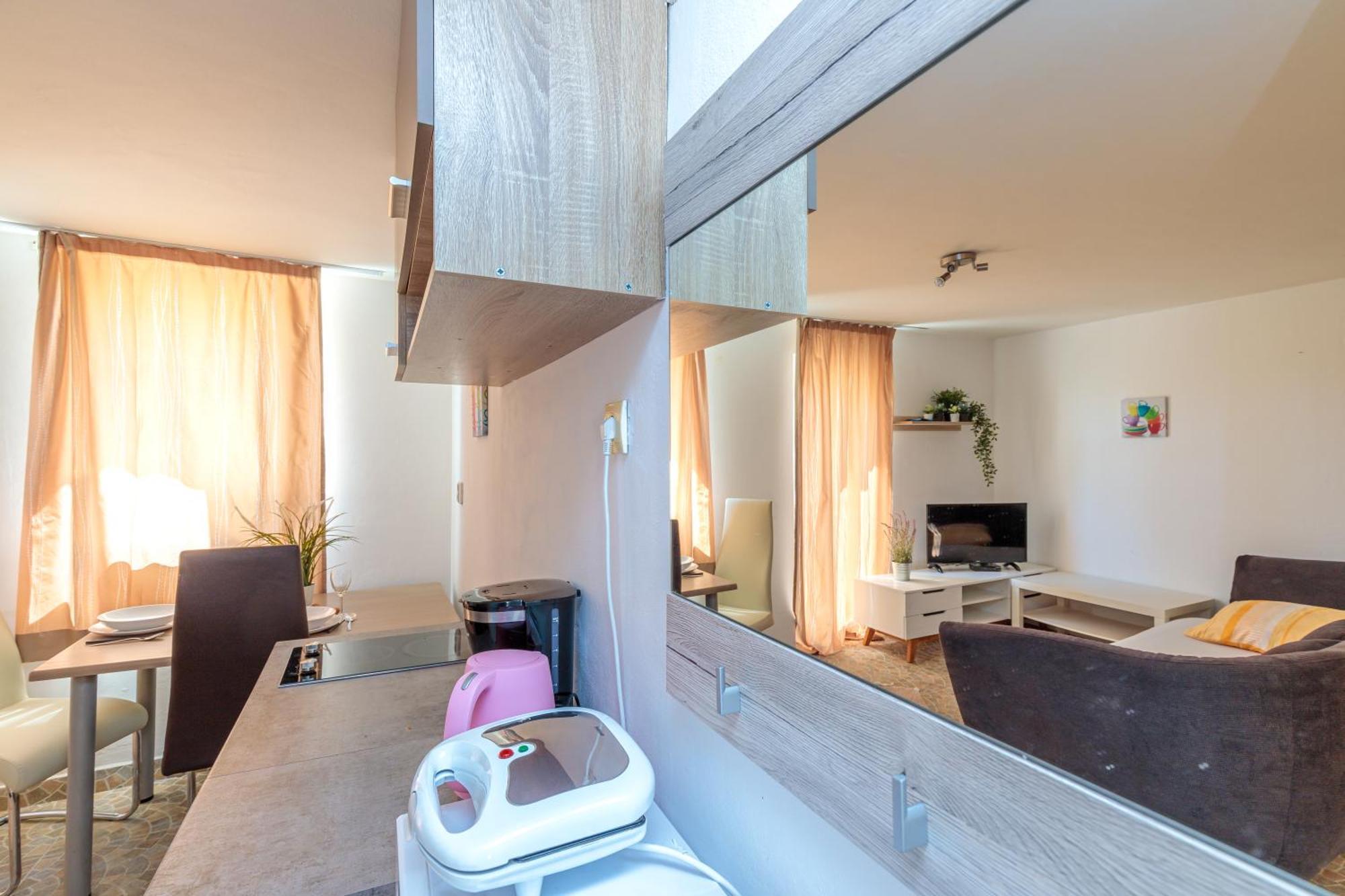 Apartments Elisabeth เมดูลิน ภายนอก รูปภาพ